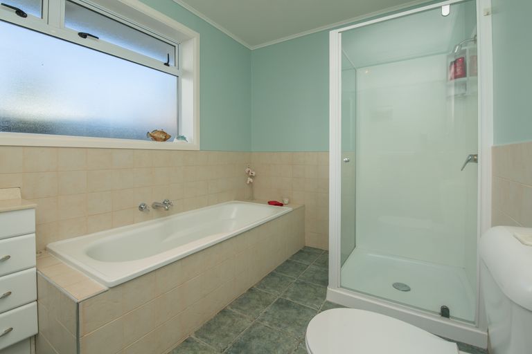 Photo of property in 6 Shirldale Place, Avonhead, Christchurch, 8042