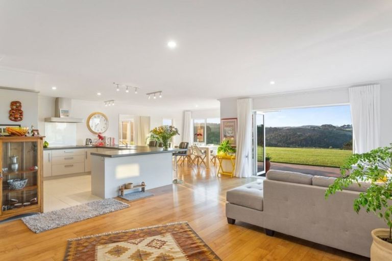 Photo of property in 135a Hutchinson Road, Helensville, 0875