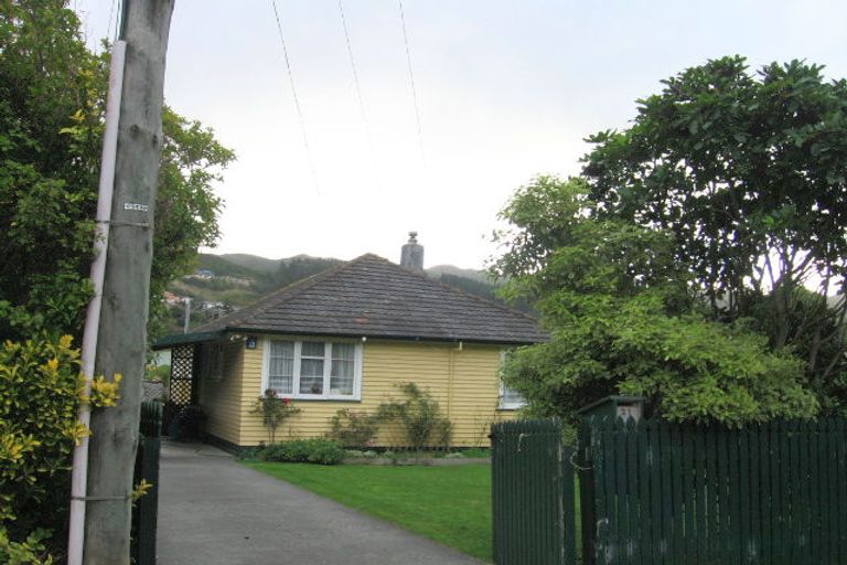Photo of property in 21 Hinau Street, Tawa, Wellington, 5028