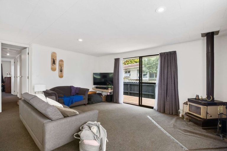 Photo of property in 70 Racecourse Road, Waiuku, 2123