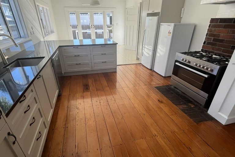 Photo of property in 109 Clemow Road, Fitzroy, New Plymouth, 4312