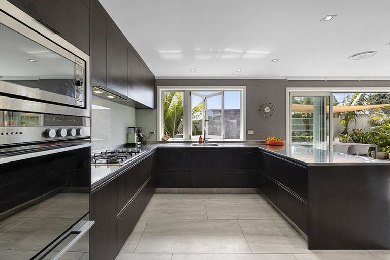 Photo of property in 14d Chilman Street, Strandon, New Plymouth, 4312