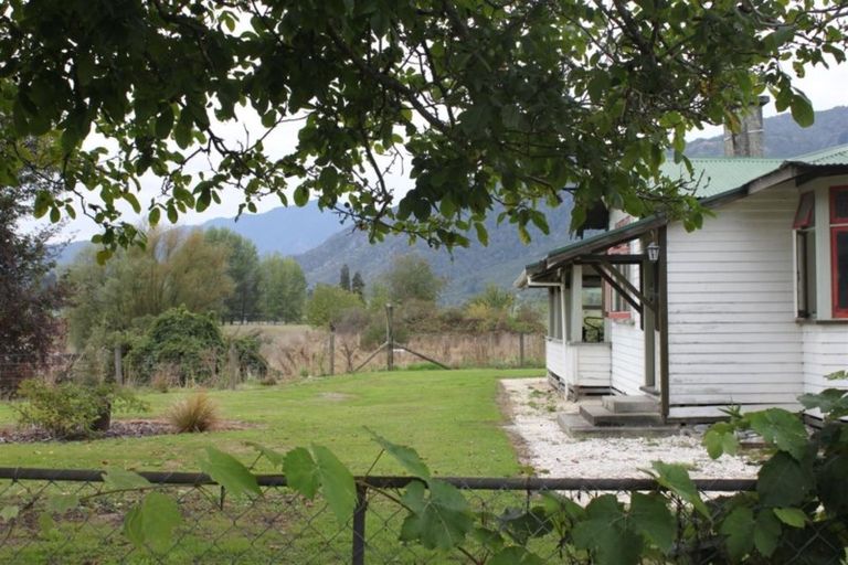 Photo of property in 97 Fairfax Street, Murchison, 7007