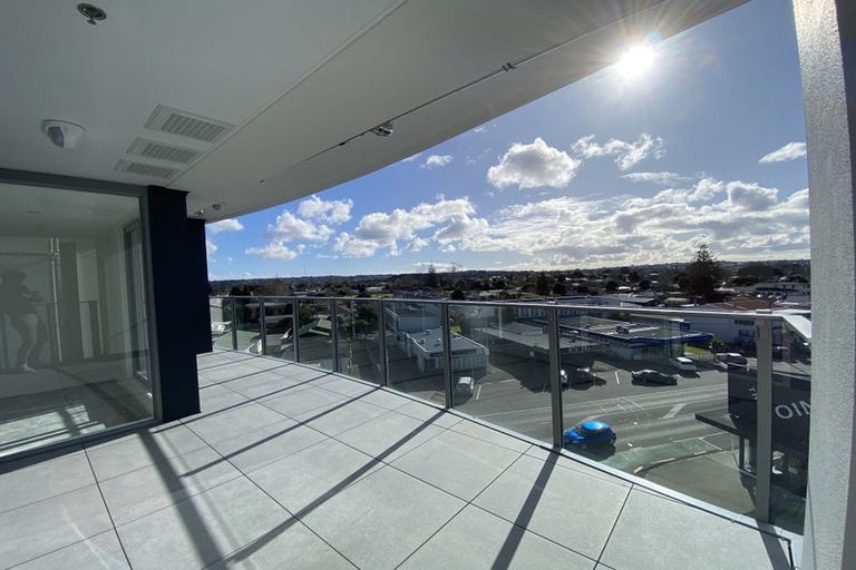 Photo of property in Bella Vista, 4c/84 Gunner Drive, Te Atatu Peninsula, Auckland, 0610