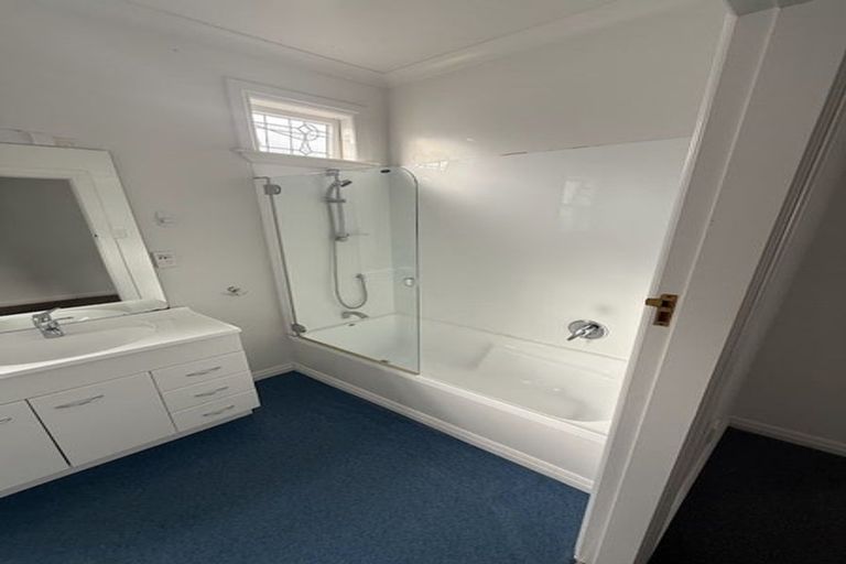 Photo of property in 22 Riddlers Crescent, Petone, Lower Hutt, 5012