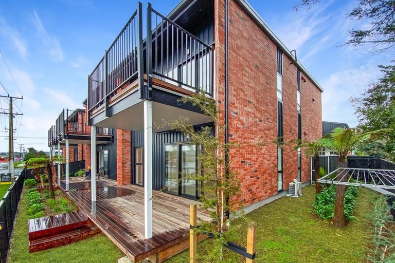 Photo of property in 11 Whakarato Way, Takanini, 2112