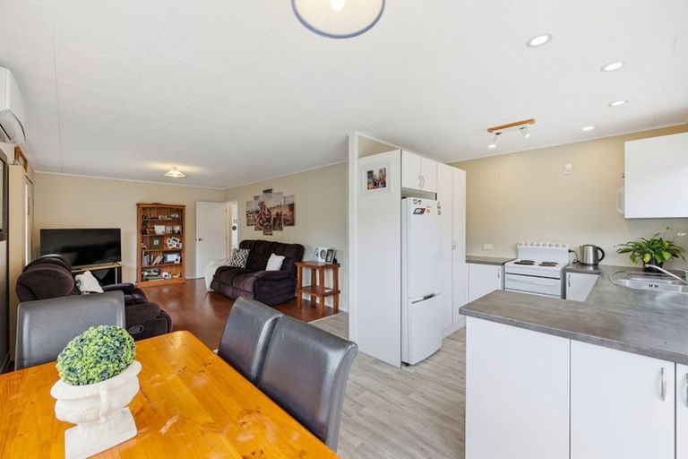 Photo of property in 2/16 Crosby Road, West Harbour, Auckland, 0618