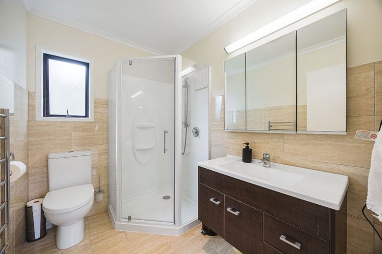 Photo of property in 72 Crows Road, Swanson, Auckland, 0614
