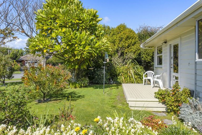 Photo of property in 9 Nimmo Avenue West, Waikanae, 5036