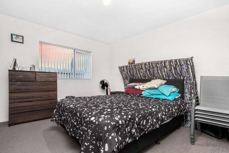 Photo of property in 98 Popokatea Drive, Takanini, 2112