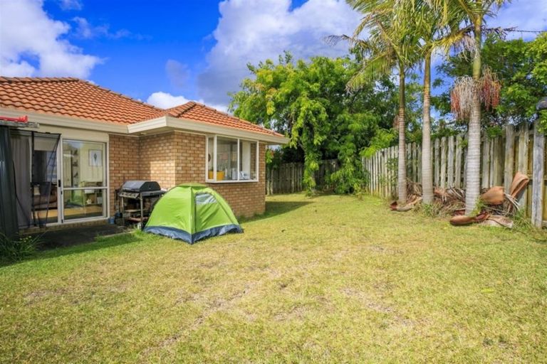 Photo of property in 37 Martin Jugum Lane, Ranui, Auckland, 0612