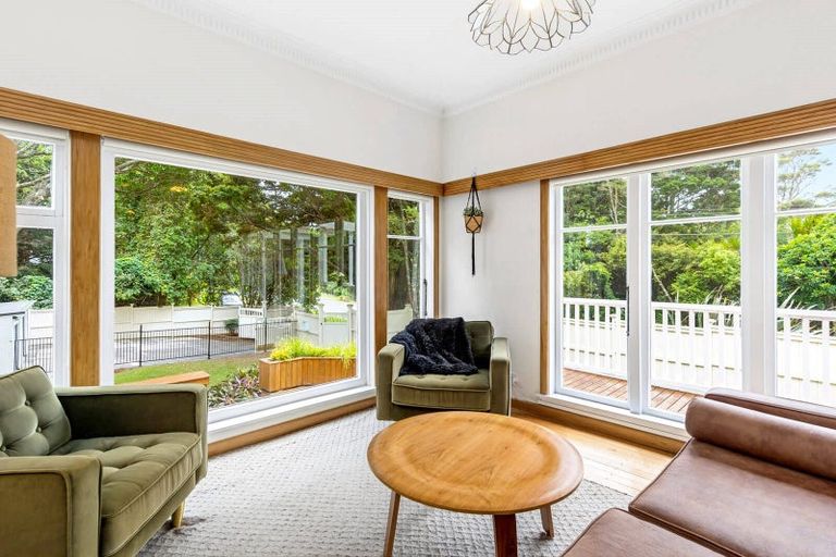 Photo of property in 114 Scenic Drive, Titirangi, Auckland, 0604