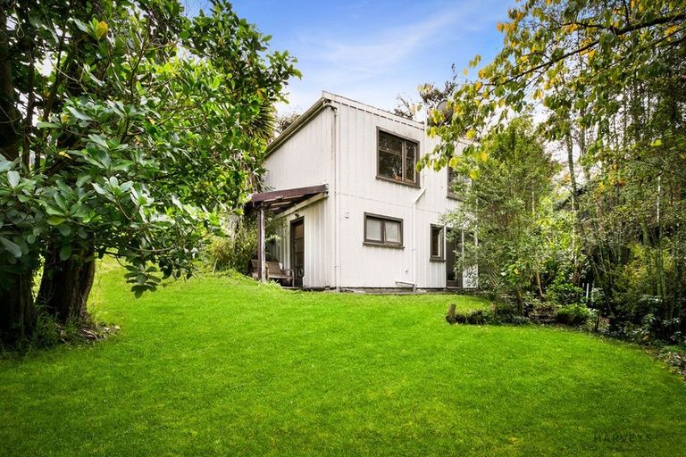 Photo of property in 7 Fairmount Road, Titirangi, Auckland, 0604