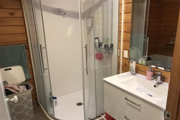 Photo of property in 2/133 Carnoustie Drive, Wattle Downs, Auckland, 2103