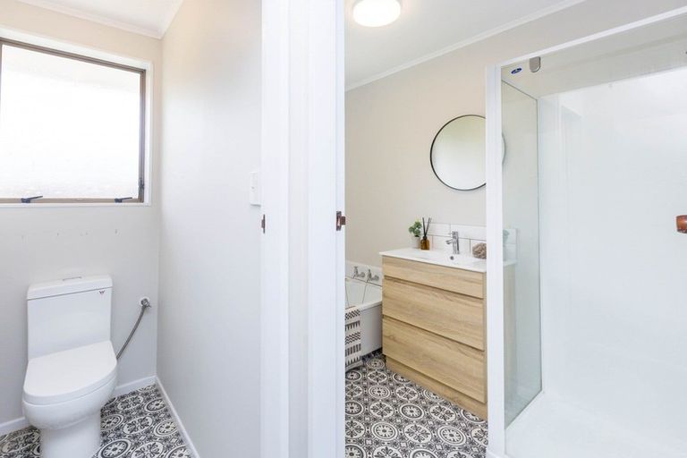 Photo of property in 21f1- Roband Crescent, Brown Owl, Upper Hutt, 5018