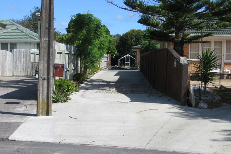 Photo of property in 11 Holman Road, Te Atatu Peninsula, Auckland, 0610