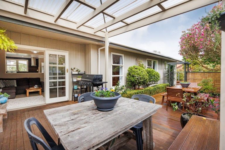 Photo of property in 121 Ruamahanga Crescent, Terrace End, Palmerston North, 4410