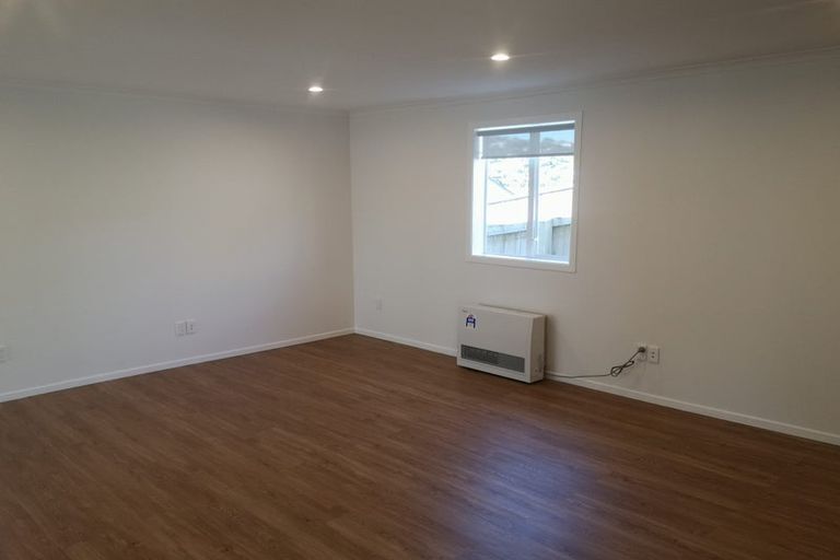 Photo of property in 50a The Parade, Island Bay, Wellington, 6023