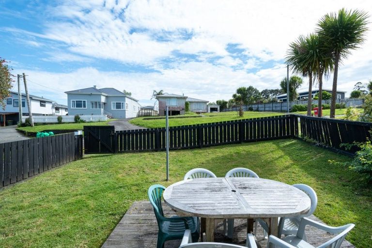 Photo of property in 43 Karaka Street, Helensville, 0800