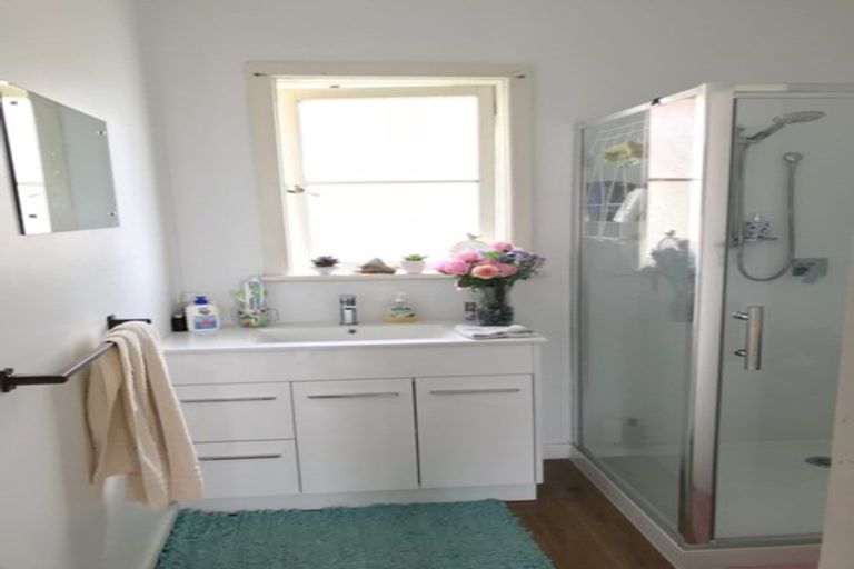 Photo of property in 484 Te Atatu Road, Te Atatu Peninsula, Auckland, 0610