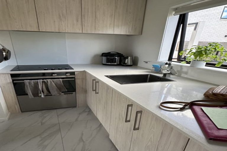 Photo of property in 3/172 Don Buck Road, Massey, Auckland, 0614