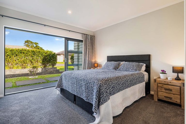 Photo of property in 36 Gilbransen Road, Kumeu, 0810
