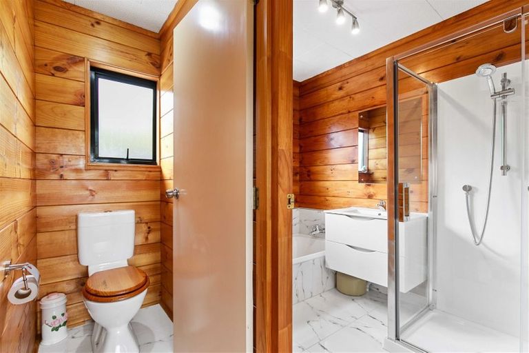 Photo of property in 2/24 Kaipatiki Road, Glenfield, Auckland, 0629