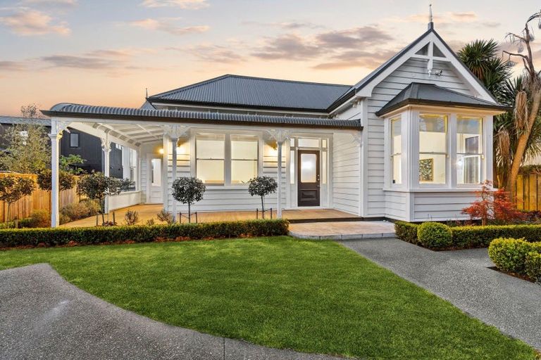 Photo of property in 16 Hamilton Road, Cambridge, 3434