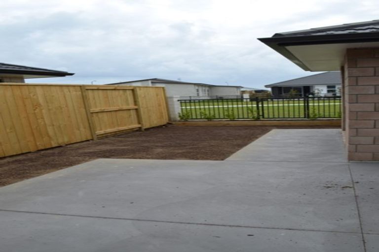 Photo of property in 16 Naeo Close, Papamoa Beach, Papamoa, 3118