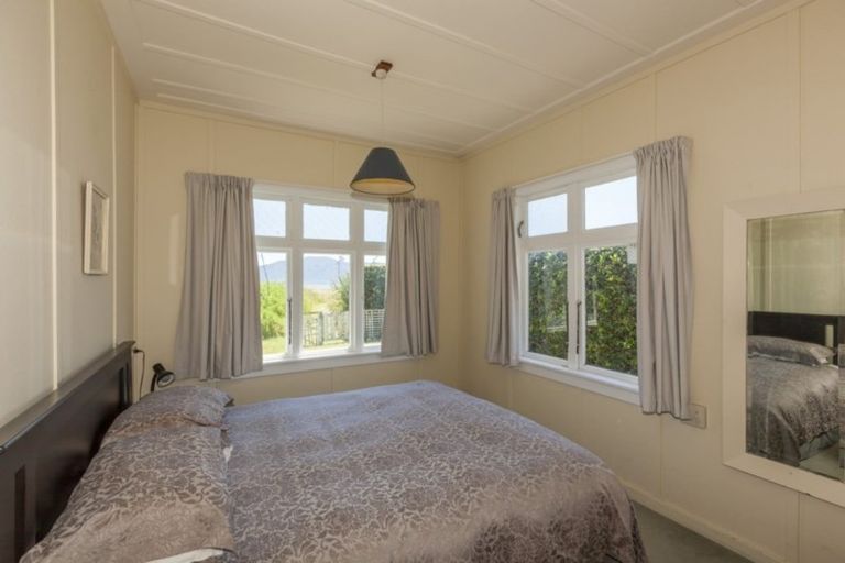Photo of property in 37 Manly Street, Paraparaumu Beach, Paraparaumu, 5032