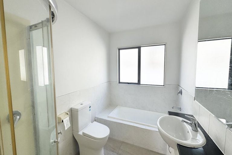 Photo of property in 17e Balmain Road, Birkenhead, Auckland, 0626