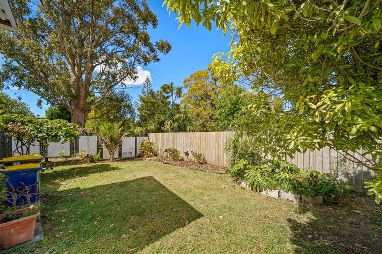 Photo of property in 27 Camelot Place, Glenfield, Auckland, 0629