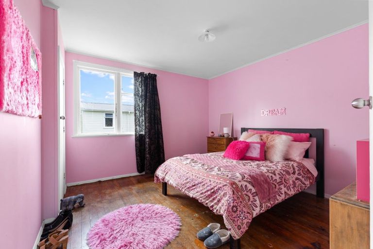 Photo of property in 3 Renfrew Place, Highbury, Palmerston North, 4412