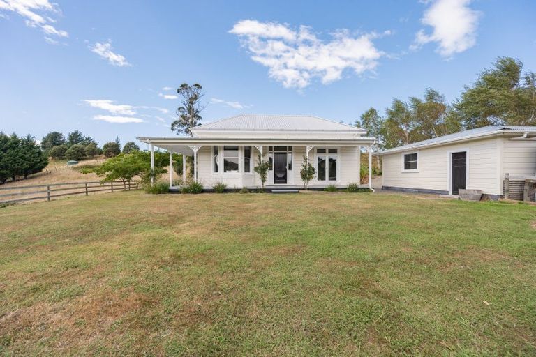 Photo of property in 1986 Taihape Road, Sherenden, Hastings, 4179