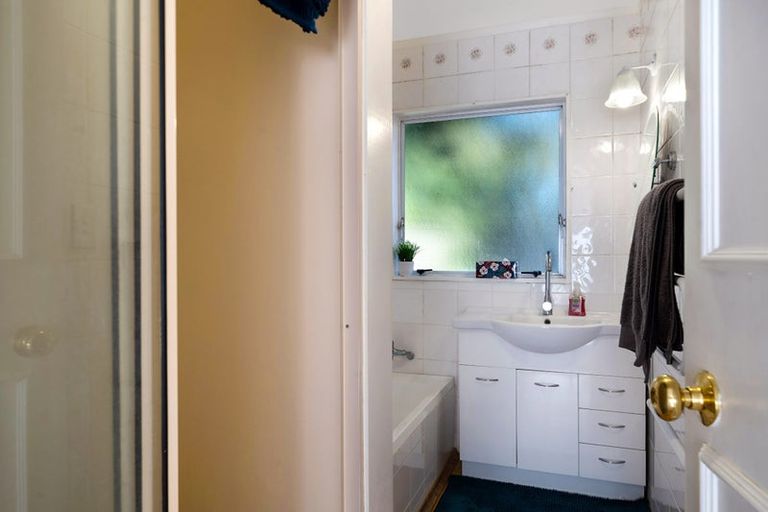 Photo of property in 2/62 Granville Drive, Massey, Auckland, 0614