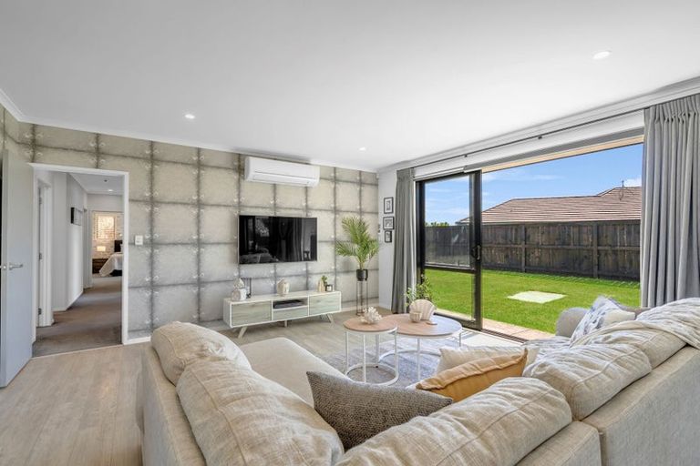 Photo of property in 6 Tavarnya Way, Patumahoe, Pukekohe, 2679