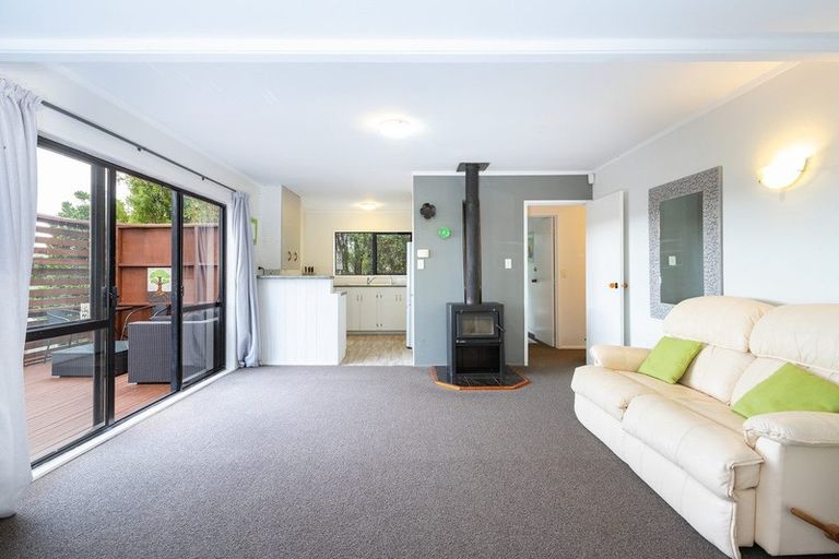 Photo of property in 6 Rautawhiri Road, Helensville, 0800