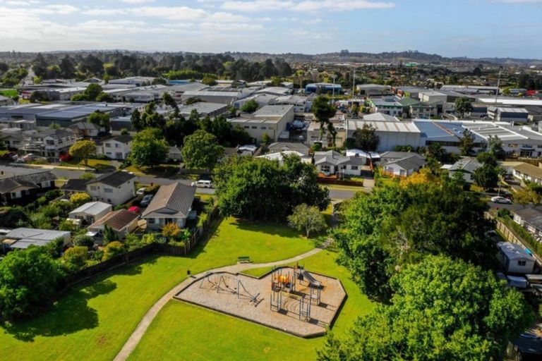 Photo of property in 34 Reelick Avenue, Pakuranga Heights, Auckland, 2010