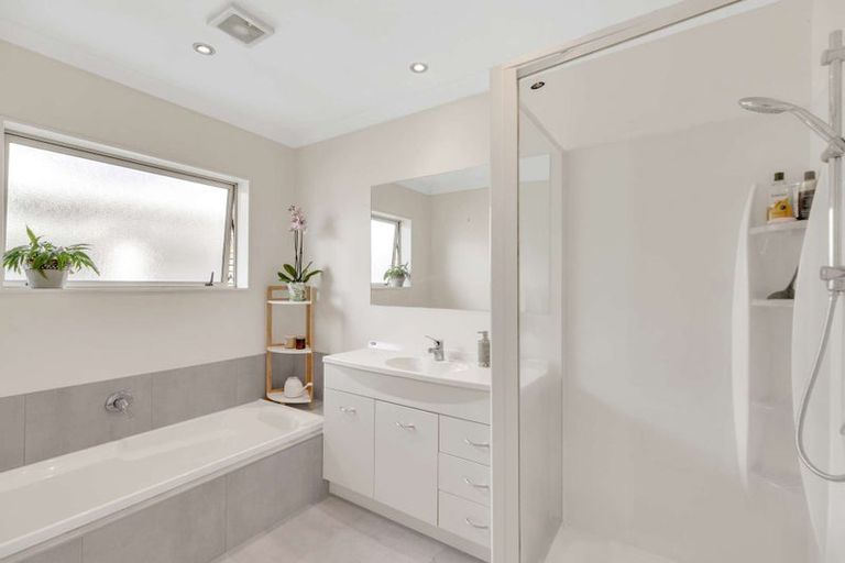 Photo of property in 12 Ruru Place, Levin, 5510