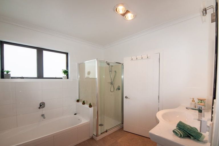 Photo of property in 43a Stewart Drive, Newlands, Wellington, 6037