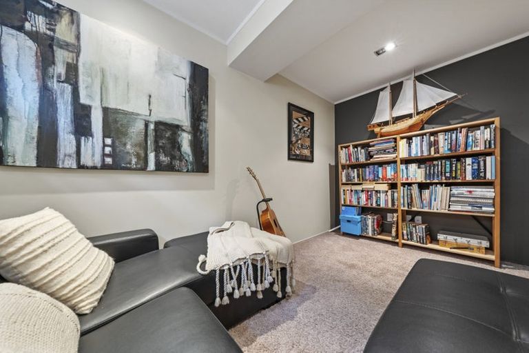 Photo of property in 2/27 Churchill Road, Murrays Bay, Auckland, 0630