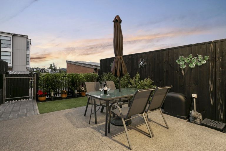 Photo of property in 62 Hobsonville Point Road, Hobsonville, Auckland, 0616