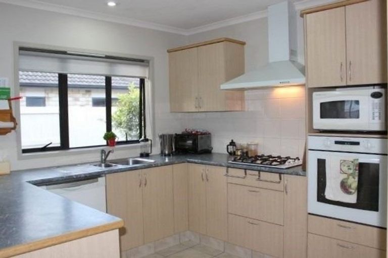 Photo of property in 12 Putaka Place, Papamoa Beach, Papamoa, 3118