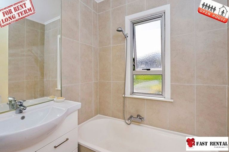 Photo of property in 17 Celeste Place, Totara Vale, Auckland, 0627