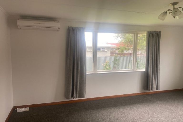 Photo of property in 7 Exeter Crescent, Takaro, Palmerston North, 4412
