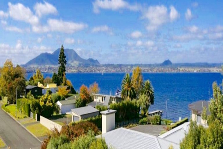 Photo of property in 22 Alberta Street, Acacia Bay, Taupo, 3330