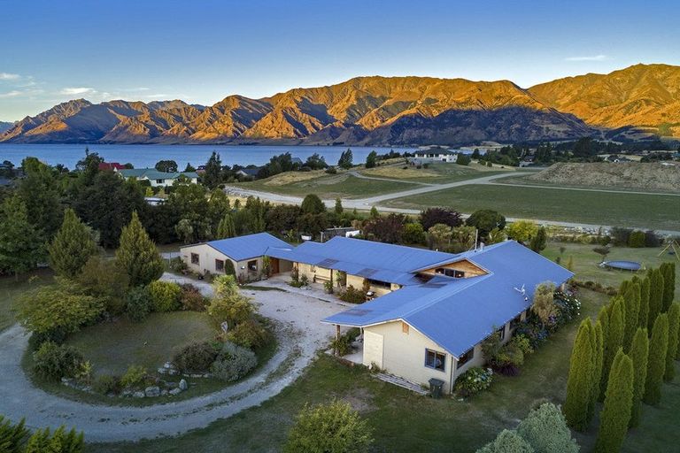 Photo of property in 28 Moraine Terrace, Lake Hawea, 9382