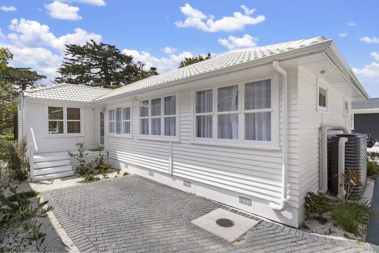 Photo of property in 24d Clinton Avenue, Te Atatu Peninsula, Auckland, 0610