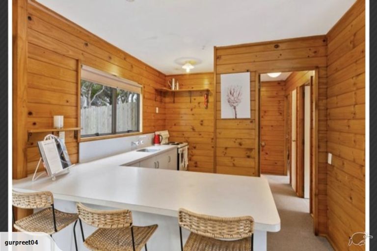 Photo of property in 94a Newlands Road, Newlands, Wellington, 6037