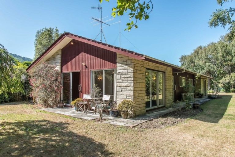 Photo of property in 13 Kohekohe Road, Waikanae, 5036